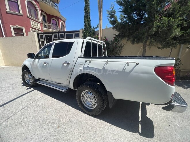 Mitsubishi L200 2014, 320,000 km - 2.5 l - Bakı