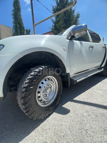 Mitsubishi L200 2014, 320,000 km - 2.5 l - Bakı