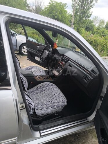 Mercedes E 280 1998, 163,585 km - 2.8 l - Bərdə