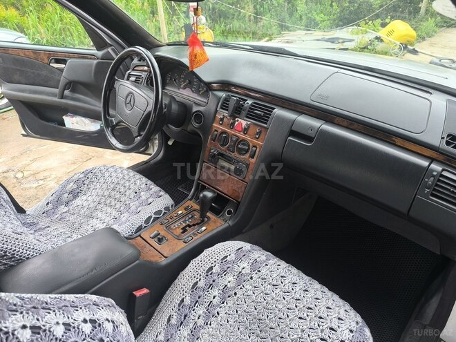 Mercedes E 280 1998, 163,585 km - 2.8 l - Bərdə