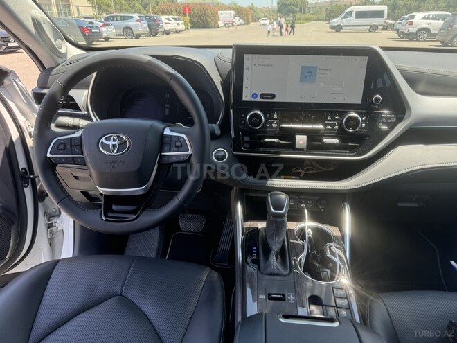 Toyota Highlander 2024, 13,700 km - 2.5 л - Bakı