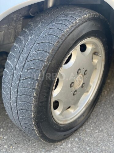 Mercedes E 250 1995, 298,000 km - 2.5 l - İsmayıllı