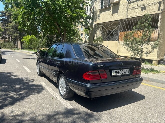 Mercedes E 240 1997, 318,000 km - 2.4 l - Bakı