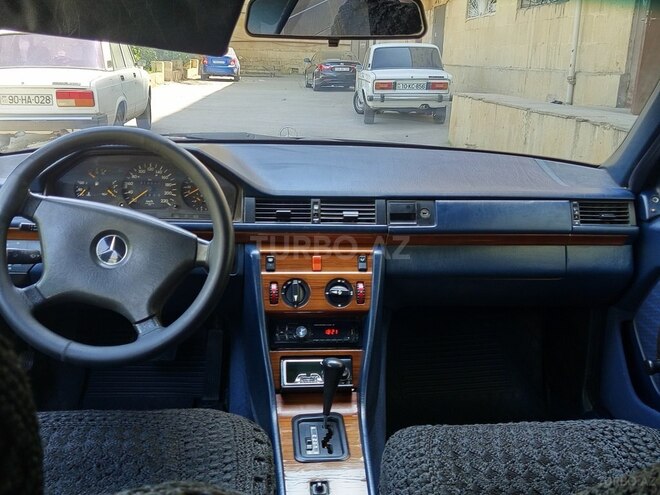 Mercedes E 200 1993, 228,000 km - 2.0 l - Bakı