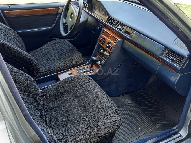 Mercedes E 200 1993, 228,000 km - 2.0 l - Bakı