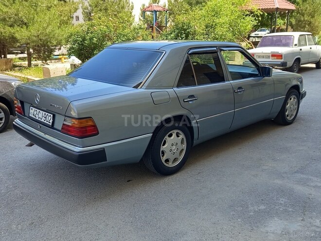 Mercedes E 200 1993, 228,000 km - 2.0 l - Bakı