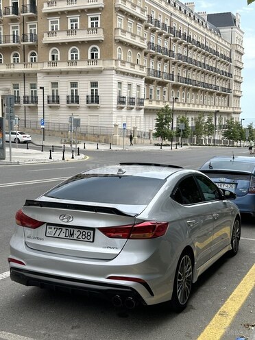 Hyundai Elantra 2018, 180,000 km - 1.6 л - Bakı