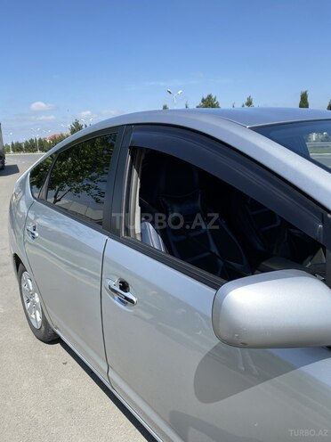 Toyota Prius-12