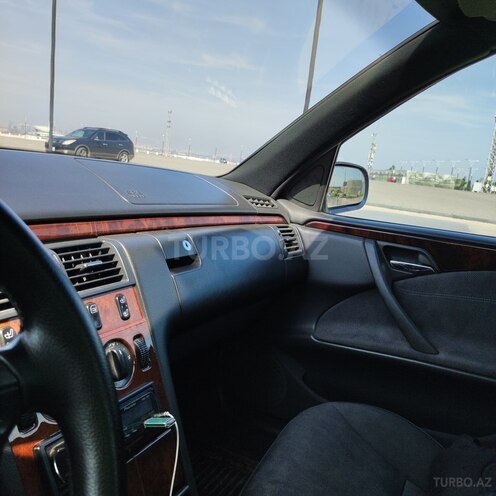 Mercedes E 220 d 1999, 384,512 km - 2.2 l - Bakı