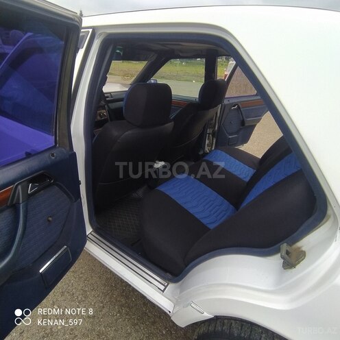 Mercedes E 200 d 1990, 582,386 km - 2.0 l - Astara