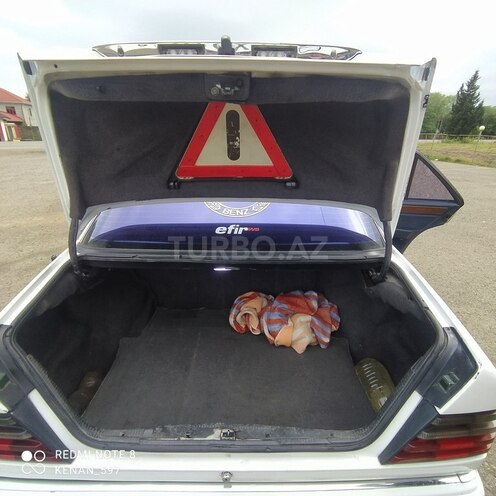Mercedes E 200 d 1990, 582,386 km - 2.0 l - Astara