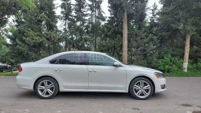 Volkswagen Passat 2013, 330,000 km - 1.8 л - Bakı