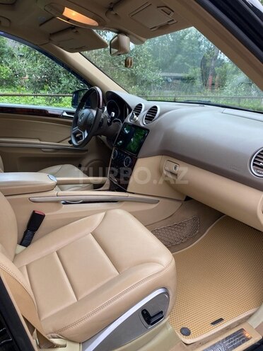 Mercedes ML 350 4MATIC 2010, 215,000 km - 3.5 l - Astara