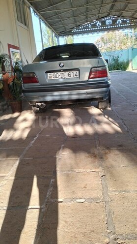 BMW 320 1995, 605,959 km - 2.0 l - Salyan