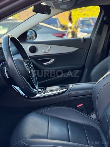 Mercedes E 300 e-22