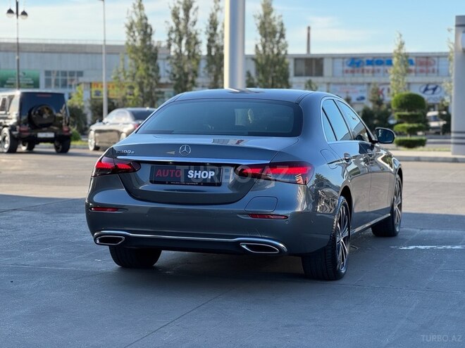 Mercedes E 300 e-4