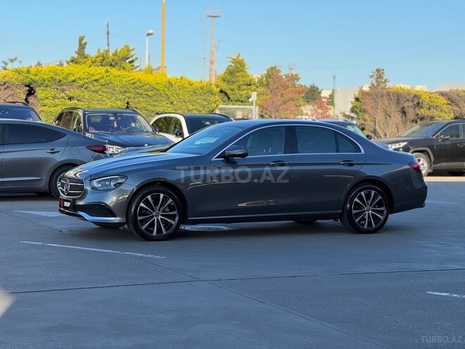 Mercedes E 300 e-11