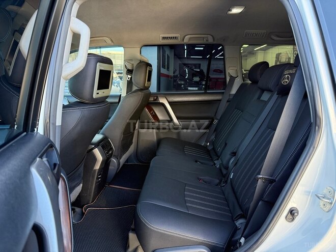 Toyota Land Cruiser Prado-9