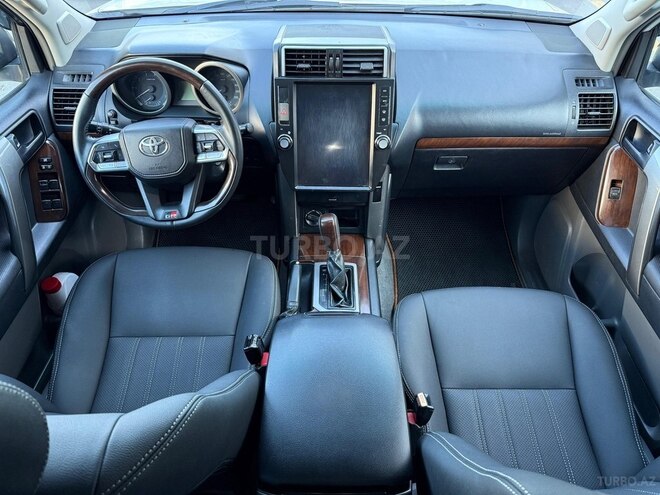 Toyota Land Cruiser Prado-8