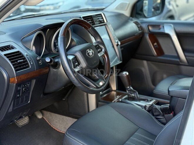 Toyota Land Cruiser Prado-6