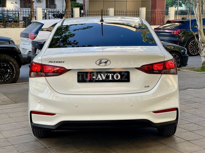 Hyundai Accent-14