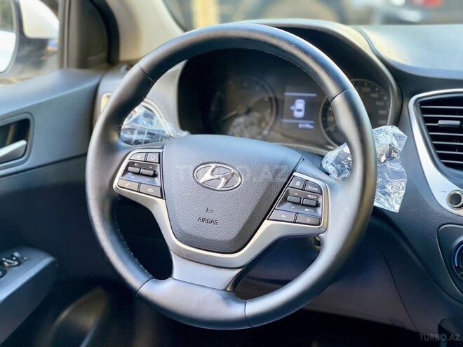 Hyundai Accent-9