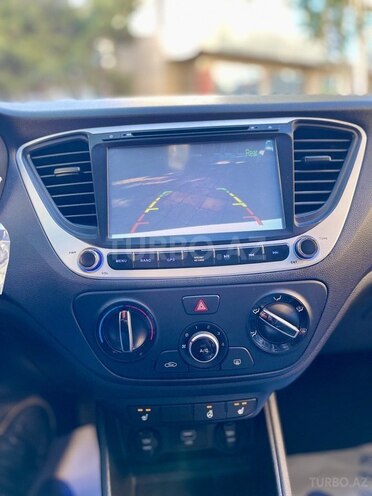 Hyundai Accent-10