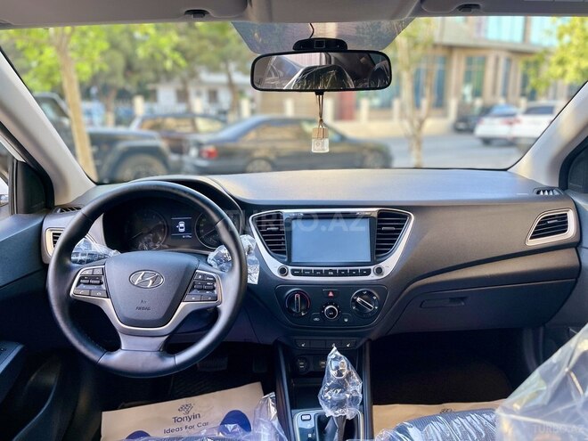 Hyundai Accent-8
