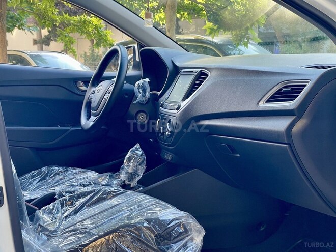 Hyundai Accent-5