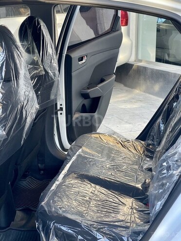 Hyundai Accent-7