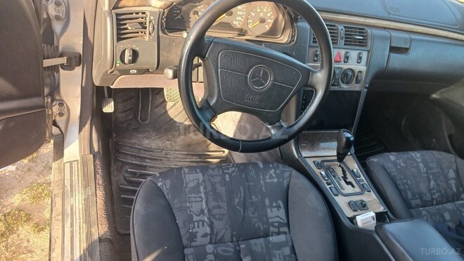Mercedes E 240 1999, 310,000 km - 2.4 l - Bakı