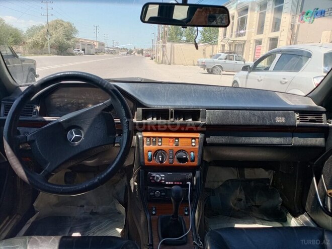 Mercedes E 250 1995, 350,000 km - 2.5 l - Bakı