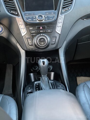 Hyundai Santa Fe-12