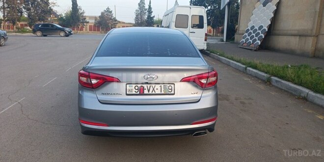 Hyundai Sonata-5