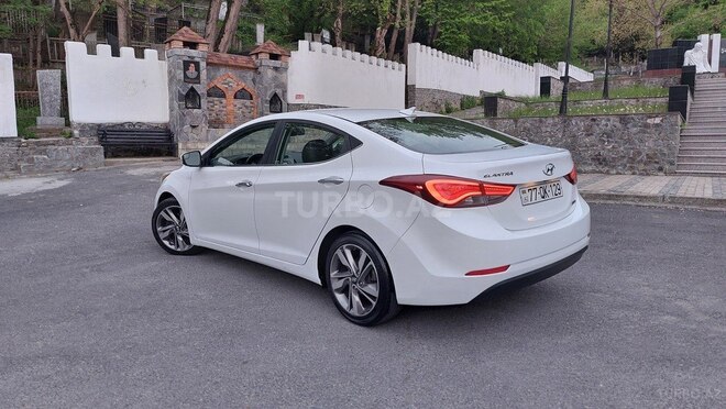 Hyundai Elantra 2015, 128,000 km - 1.8 л - Şəki