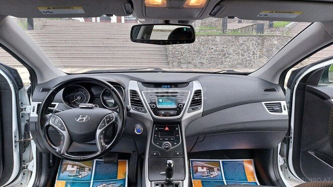 Hyundai Elantra 2015, 128,000 km - 1.8 л - Şəki