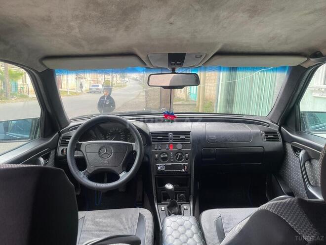 Mercedes C 220 1995, 215,000 km - 2.2 l - Qazax
