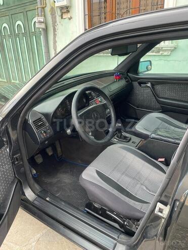 Mercedes C 220 1995, 215,000 km - 2.2 l - Qazax