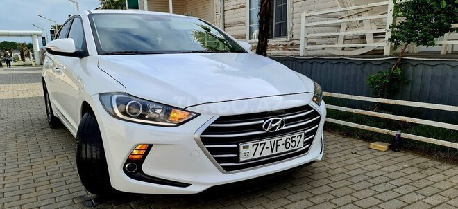 Hyundai Avante 2015, 175,000 km - 1.6 л - Astara