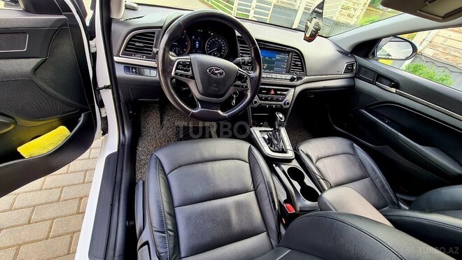 Hyundai Avante 2015, 175,000 km - 1.6 л - Astara