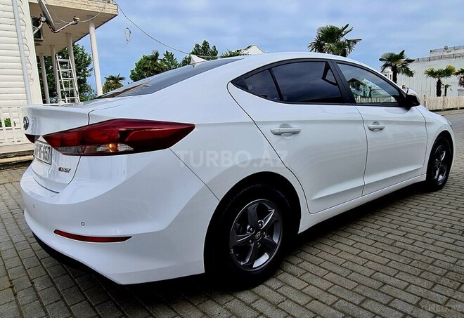 Hyundai Avante 2015, 175,000 km - 1.6 л - Astara
