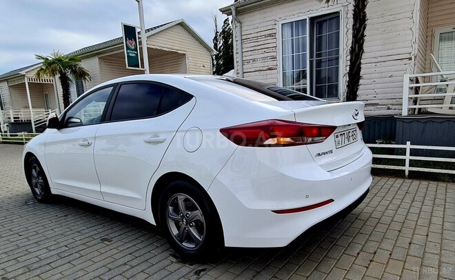 Hyundai Avante 2015, 175,000 km - 1.6 л - Astara