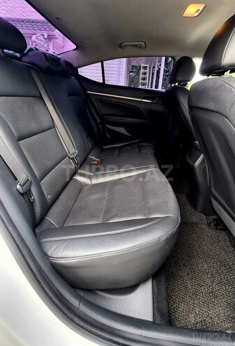 Hyundai Avante 2015, 175,000 km - 1.6 л - Astara