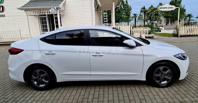 Hyundai Avante 2015, 175,000 km - 1.6 л - Astara