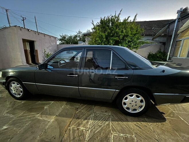 Mercedes E 220 1992, 463,460 km - 2.2 l - Bakı