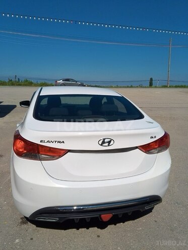 Hyundai Elantra 2013, 210,000 km - 1.8 л - Quba