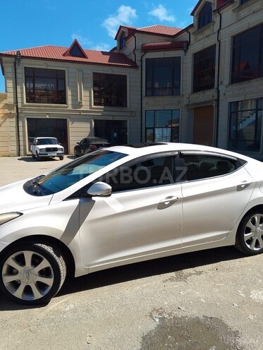 Hyundai Elantra 2013, 210,000 km - 1.8 л - Quba