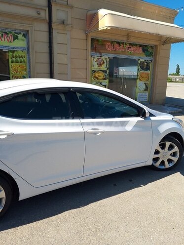 Hyundai Elantra 2013, 210,000 km - 1.8 л - Quba