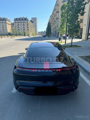 Porsche Taycan 4S-5