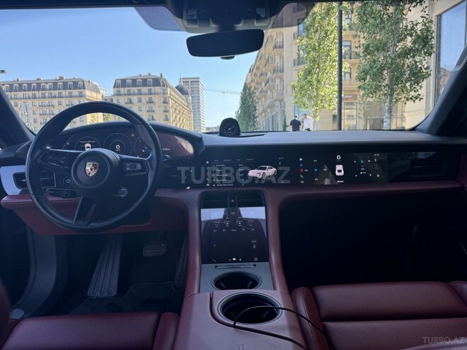 Porsche Taycan 4S-8